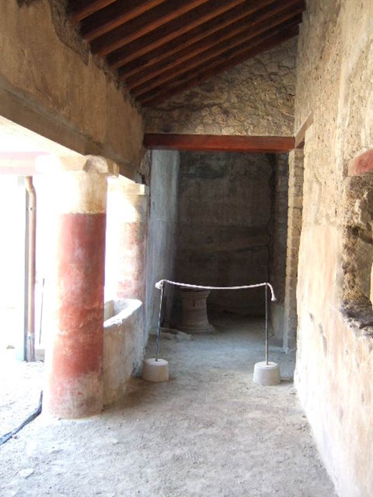 Villa Regina, Boscoreale. May 2006.
Looking along south portico VII of room I, peristyle courtyard, towards cistern area V.
