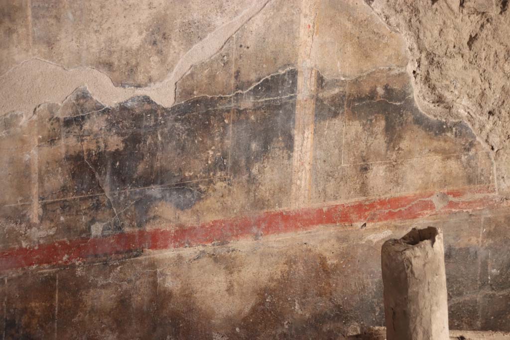 Villa Regina, Boscoreale. September 2021.
Room Vbis, detail of remaining painted decoration on south wall of cubiculum. Photo courtesy of Klaus Heese.