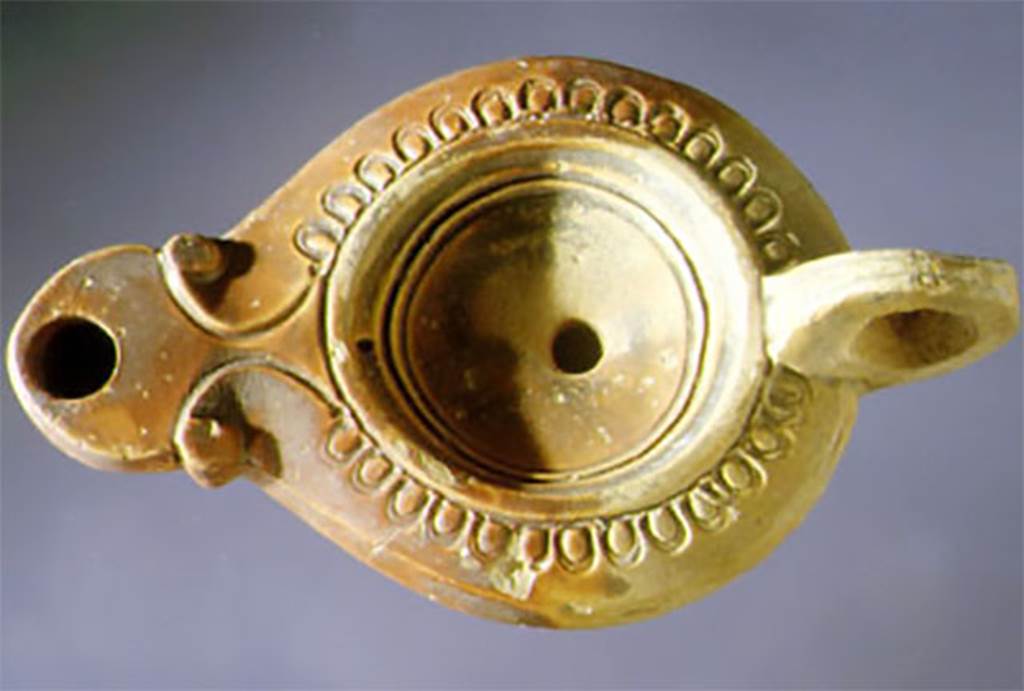 Villa Regina, Boscoreale. Decorated clay oil lamp found in a cubiculum. Now in Boscoreale Antiquarium.