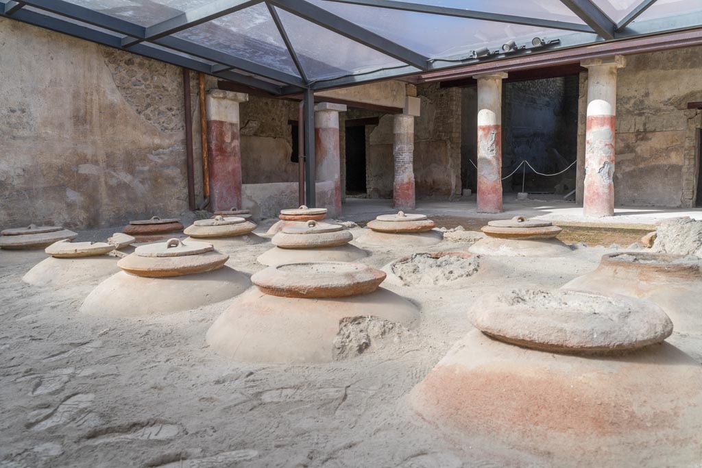 Villa Regina, Boscoreale. October 2021.
Room I, cella vinaria, looking across courtyard towards south portico and south-west corner. Photo courtesy of Johannes Eber.
