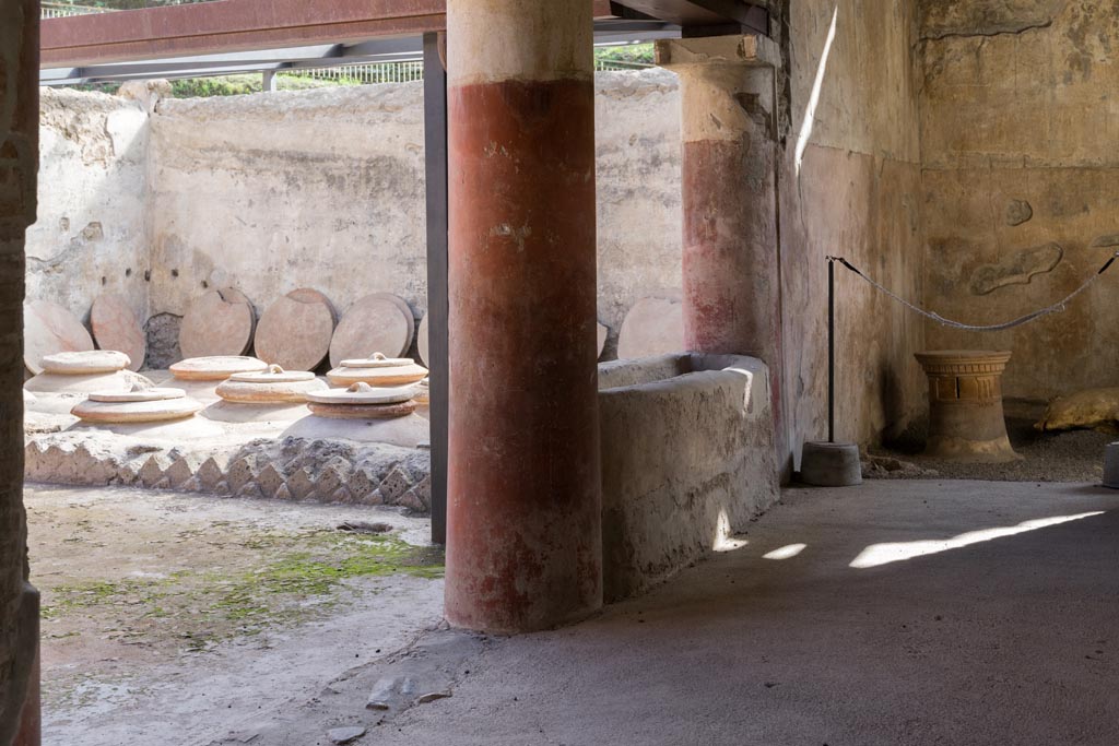 Villa Regina, Boscoreale. October 2021.
Room I, trough between pillars in south-east corner near cistern area V. Photo courtesy of Johannes Eber.