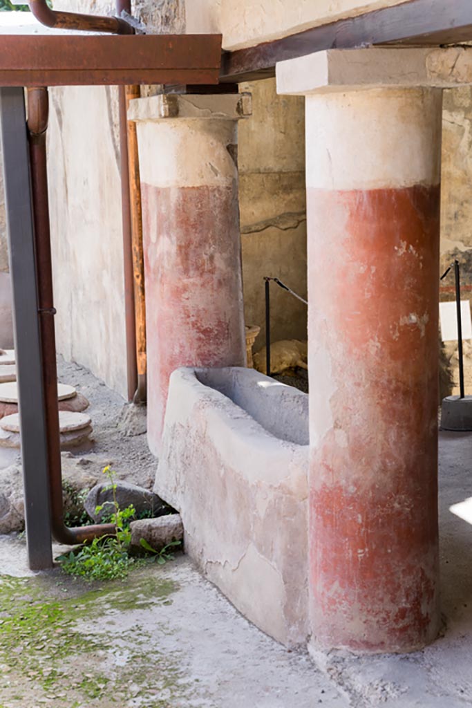 Villa Regina, Boscoreale. October 2021.
Room I, trough between pillars in south-east corner near cistern area V.
Photo courtesy of Johannes Eber.