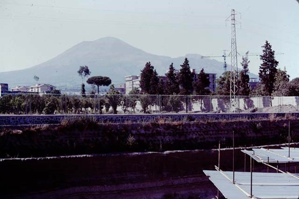 Villa Regina, Boscoreale. 1980. Looking towards Vesuvius. Photo by Stanley A. Jashemski.
Source: The Wilhelmina and Stanley A. Jashemski archive in the University of Maryland Library, Special Collections (See collection page) and made available under the Creative Commons Attribution-Non Commercial License v.4. See Licence and use details. J80f0169
