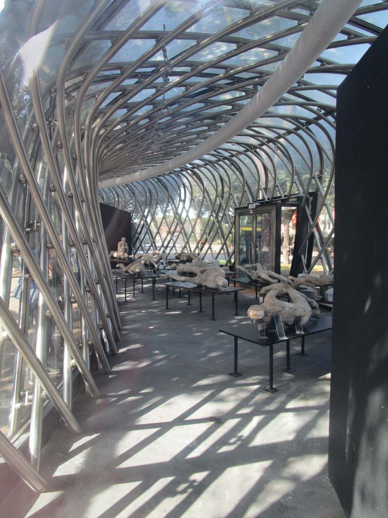 Piazza Anfiteatro. April 2019. Exhibition centre, display of plaster-casts.
Photo courtesy of Rick Bauer.