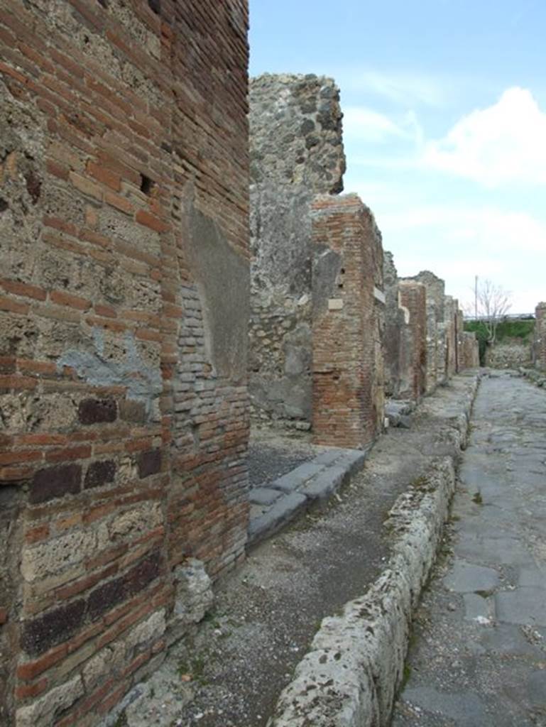 Unnamed vicolo, between IX.3 and IX.2. North side. Looking east from IX.3.13. March 2009.