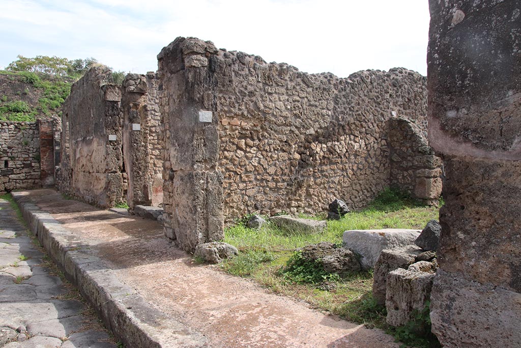 Unnamed vicolo between IX.6 and IX.7, Pompeii. October 2024.
Looking south-east along entrance doorways on south side of roadway in IX.7. Photo courtesy of Klaus Heese.