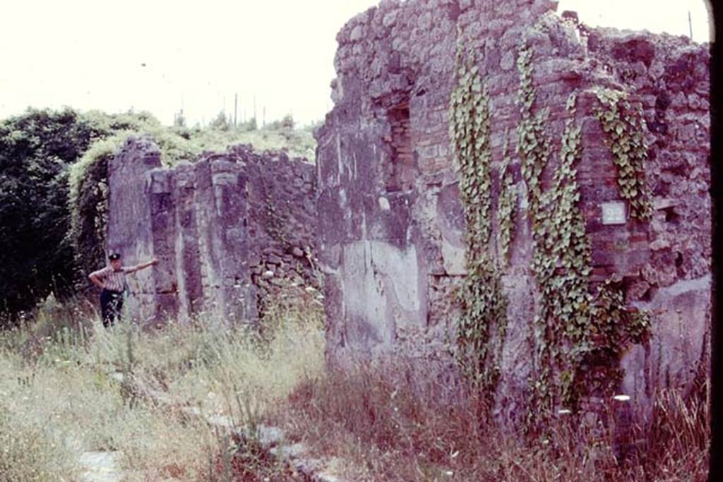Unnamed vicolo between IX.6 and IX.7, Pompeii. 1977. Looking east along south side of roadway. Photo by Stanley A. Jashemski.
Source: The Wilhelmina and Stanley A. Jashemski archive in the University of Maryland Library, Special Collections (See collection page) and made available under the Creative Commons Attribution-Non Commercial License v.4. See Licence and use details. J77f0463