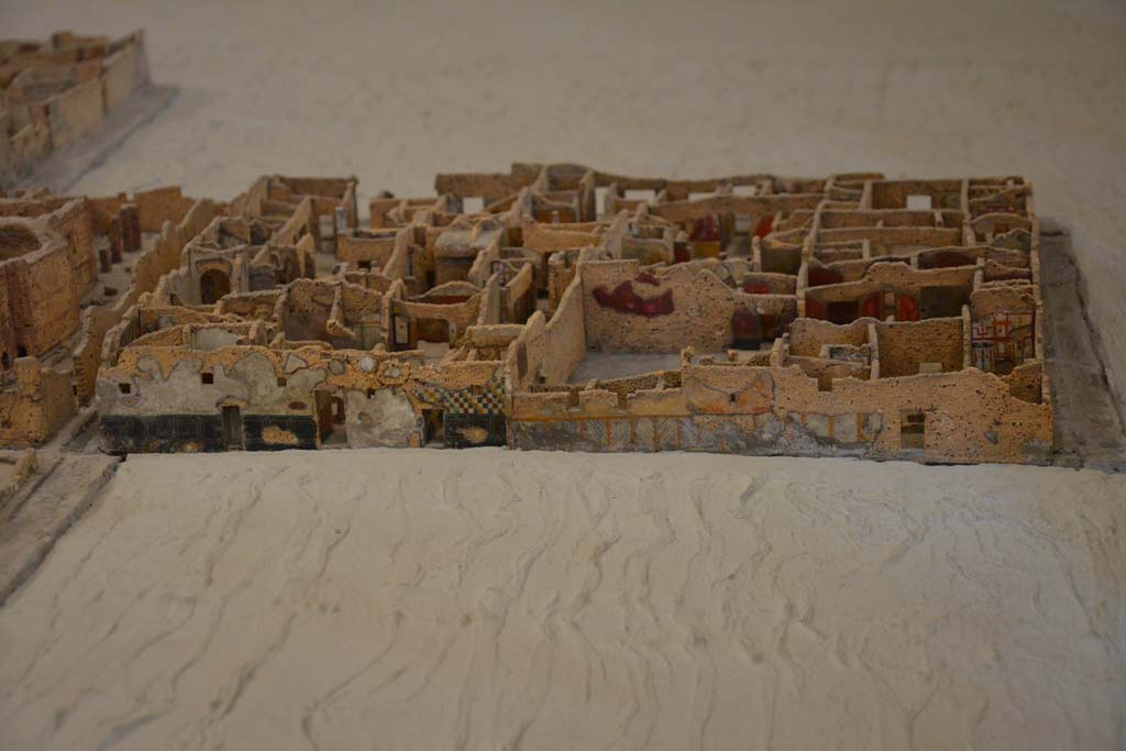 Unnamed vicolo, between IX.5 and IX.6 Pompeii. July 2017. Vicolo di Tesmo, on left, Vicolo del Centenario, on right. Looking towards north side.
From cork model in Naples Archaeological Museum.
Foto Annette Haug, ERC Grant 681269 DÉCOR.