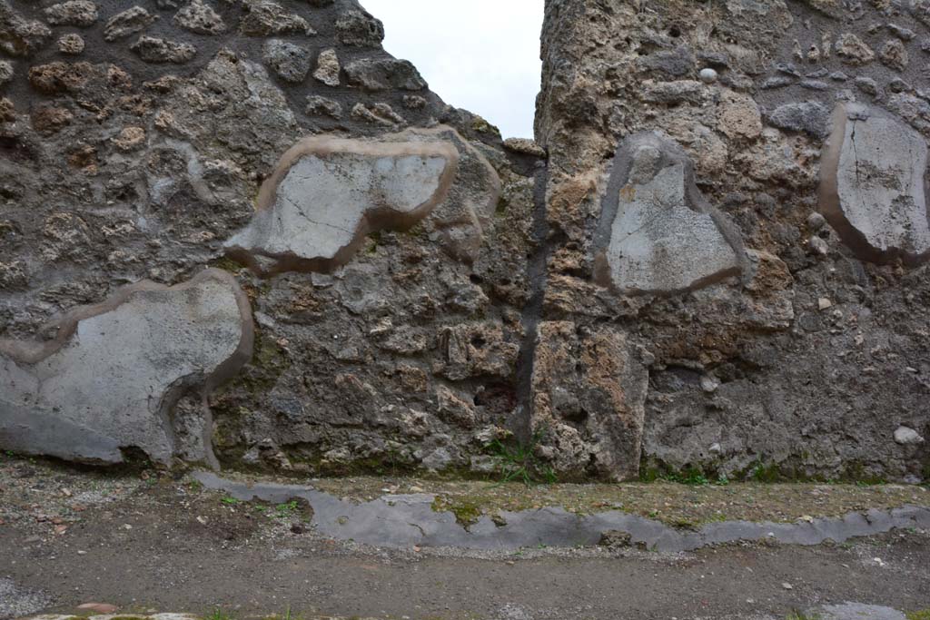 Unnamed vicolo between IX.5 and IX.6 Pompeii. March 2017. Detail of lower front façade of IX.5.16, cont’d
Foto Christian Beck, ERC Grant 681269 DÉCOR