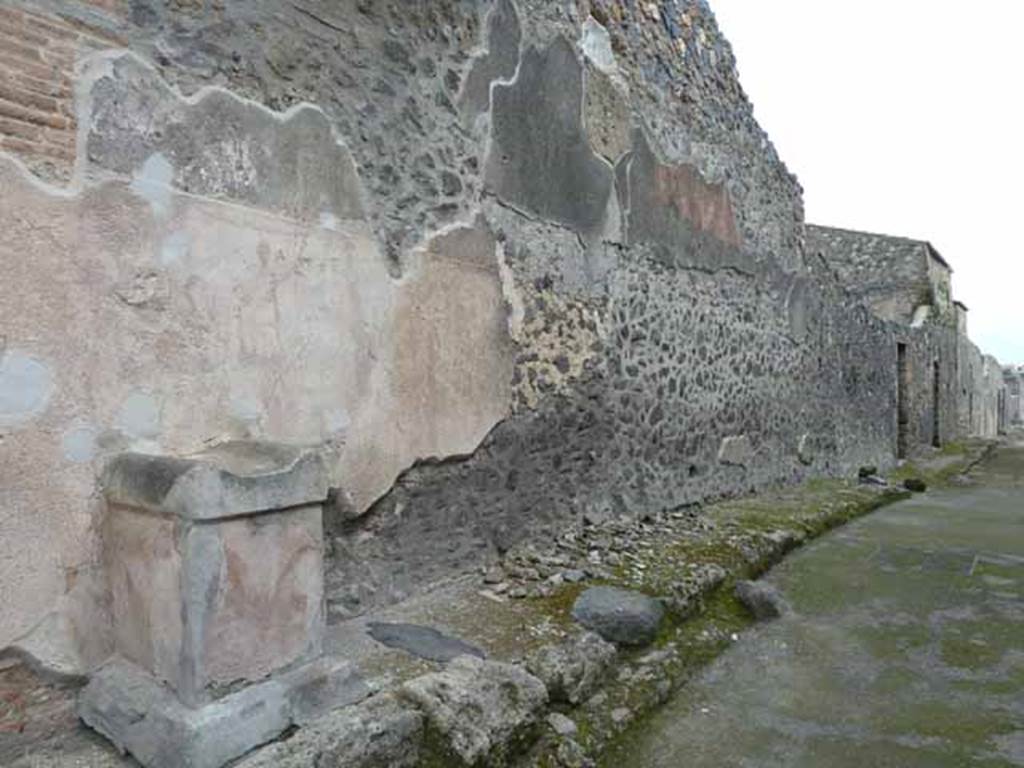 Unnamed vicolo, east side, May 2010. Side wall of I.11.1, with street altar.