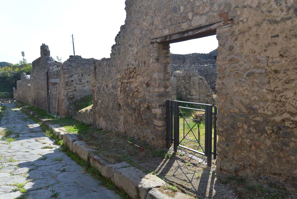 Unnamed vicolo between I.9 and I.8, west side, Pompeii. October 2017. Looking south from near I.8.10.
Foto Taylor Lauritsen, ERC Grant 681269 DÉCOR.