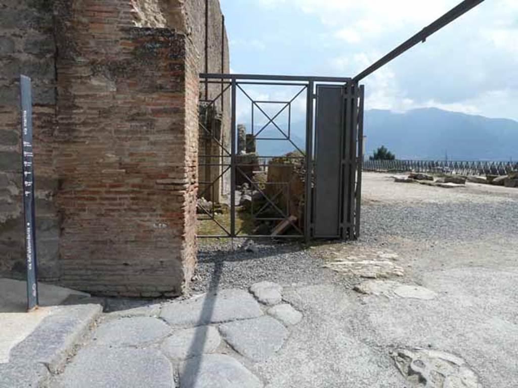 Unnamed vicolo between VIII.1.3 and VIII.1.1 on south side of Via Marina, between the Basilica and Temple of Venus. Looking south. May 2010.
