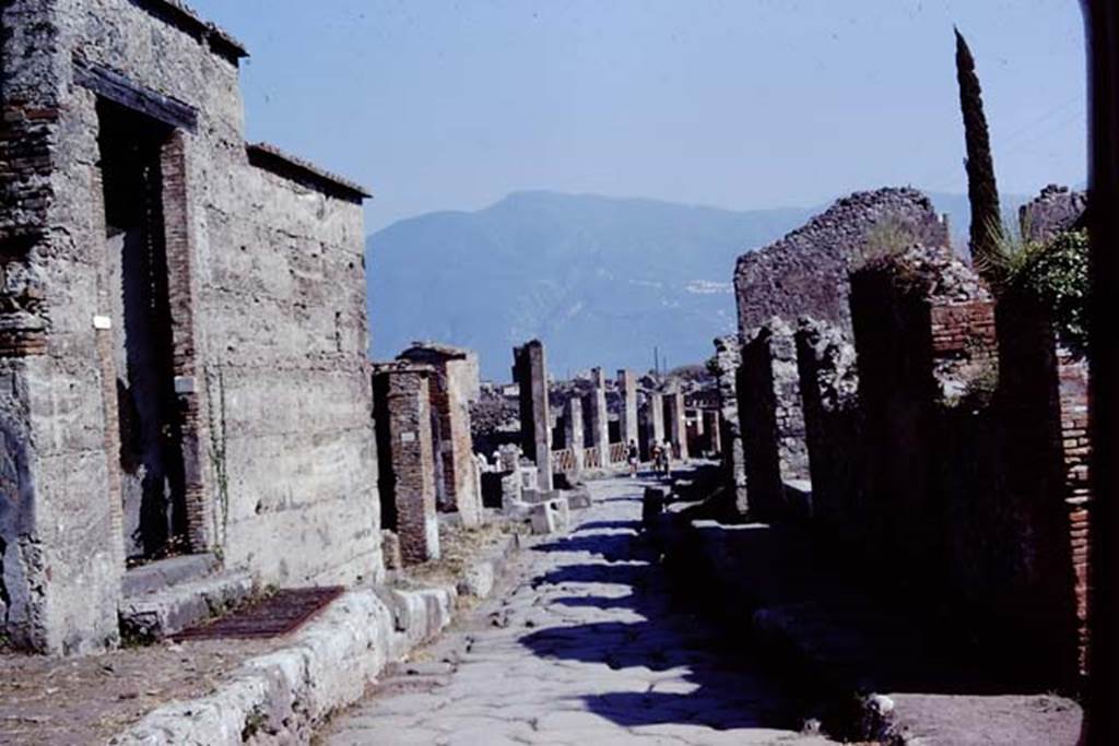 Via Consolare, Pompeii. 1968. Looking south from near VI.1.10, on left. Photo by Stanley A. Jashemski.
Source: The Wilhelmina and Stanley A. Jashemski archive in the University of Maryland Library, Special Collections (See collection page) and made available under the Creative Commons Attribution-Non Commercial License v.4. See Licence and use details.
J68f1991