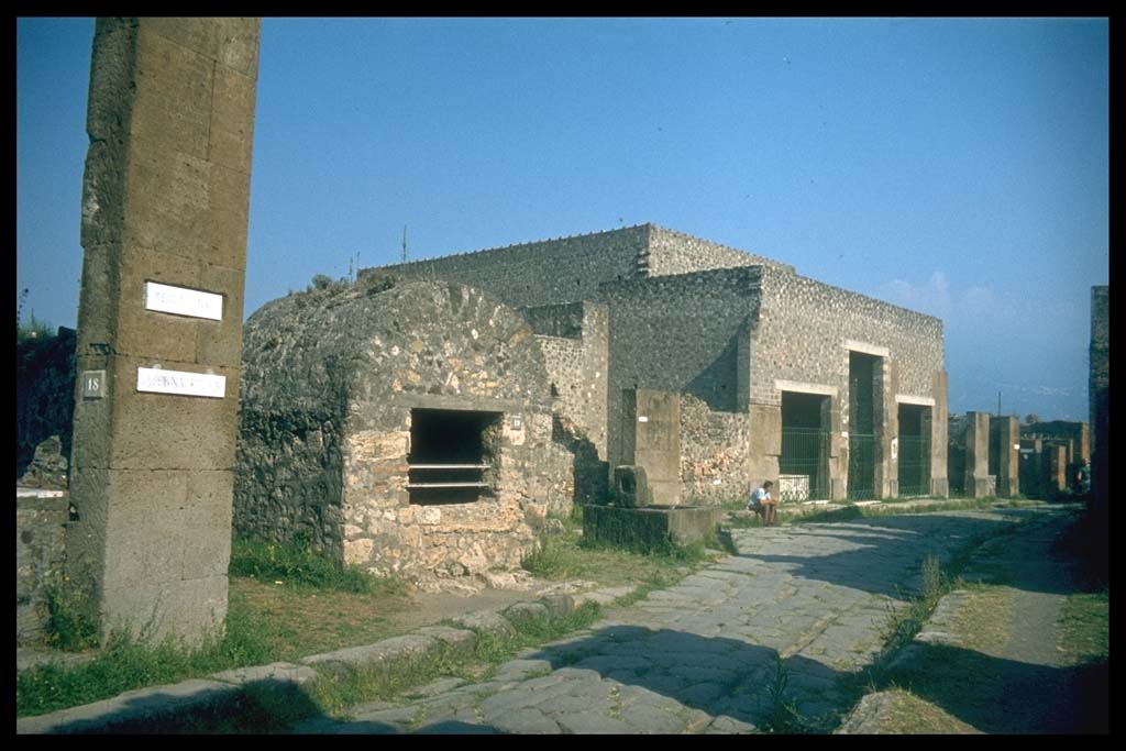 Via Consolare, east side. Looking south to junction with Vicolo di Narciso, from VI.1.18.
Photographed 1970-79 by Günther Einhorn, picture courtesy of his son Ralf Einhorn.