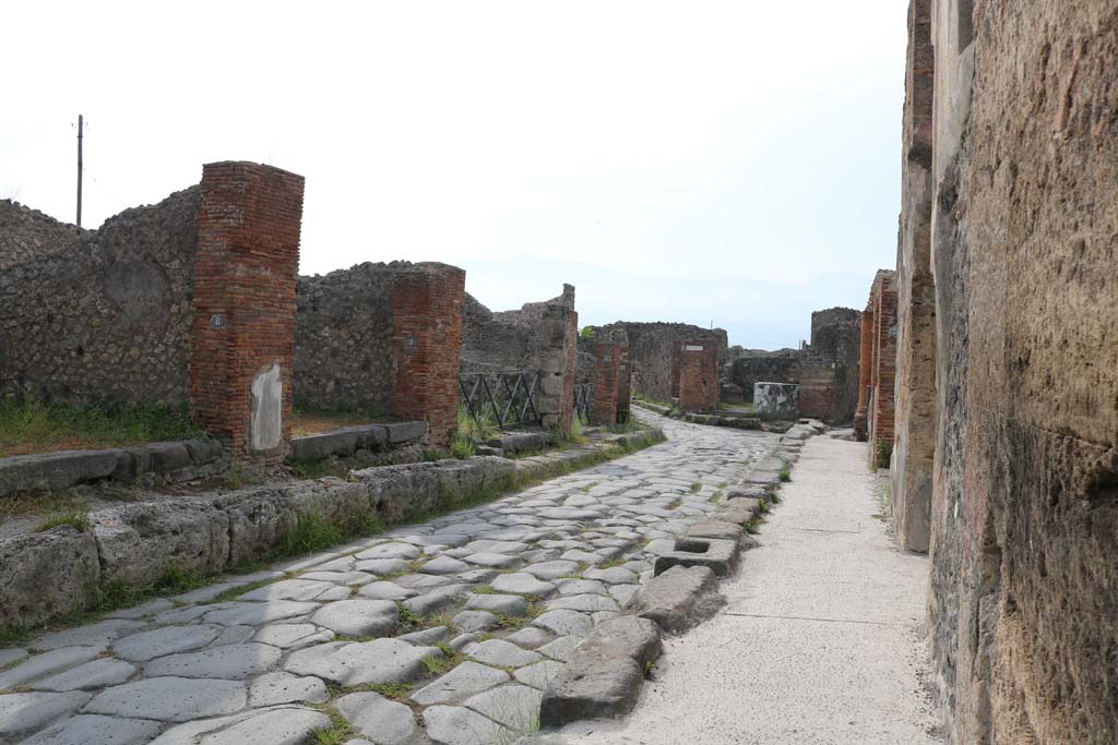 Via Consolare, Pompeii, east side. December 2018.
Looking south along east side from VI.3.8, on left, towards VI.3.13. Photo courtesy of Aude Durand.