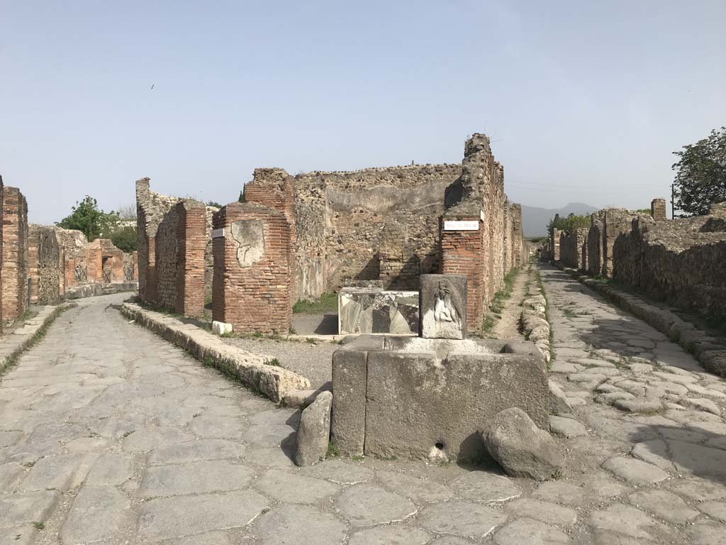 Via Consolare, Pompeii. April 2019. Looking towards junction with Vicolo di Modesto (on right).
Photo courtesy of Rick Bauer.