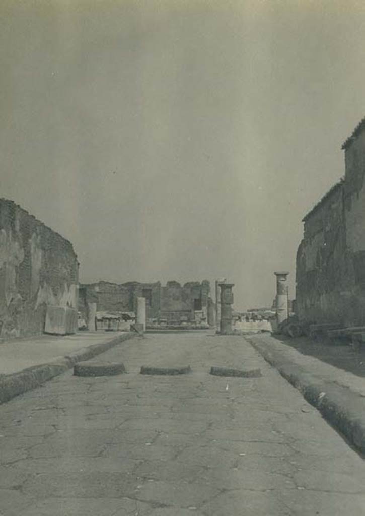 Via Marina, 5th June 1925. Looking east between VII.7.32 the Temple of Apollo and VIII.1, towards the Forum. Photo courtesy of Rick Bauer.