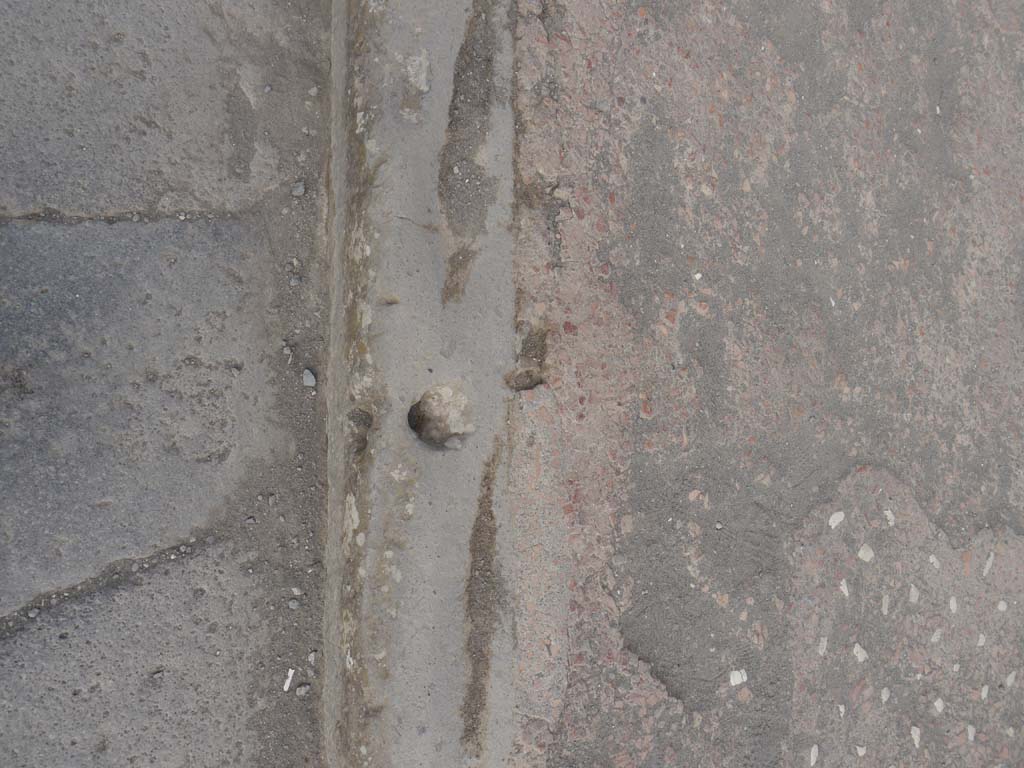 Via Marina, Pompeii. September 2018. Detail of pavement outside VII.7.32, Temple of Apollo.
Foto Anne Kleineberg, ERC Grant 681269 DÉCOR.
