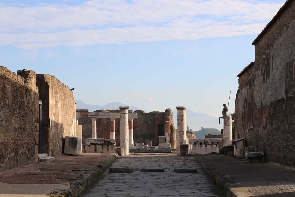 Via Marina, Pompeii. December 2018.
Looking east towards the Forum at the eastern end of the Via Marina, between VII.7.32, on left, and VIII.1, on right.
Photo courtesy of Aude Durand.