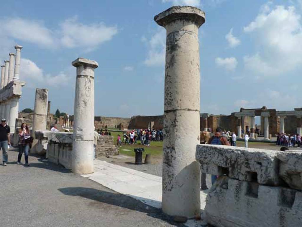 Via Marina, May 2010. Steps onto the Forum, from the eastern end of the Via Marina.