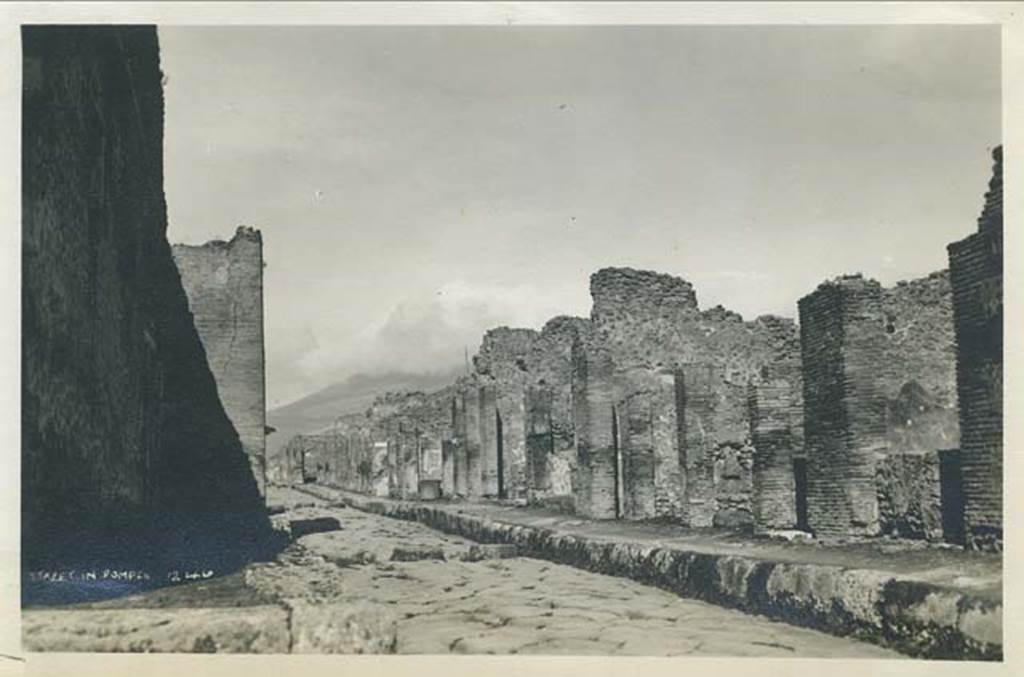 Via Stabiana, March 1939 during a stop on the SS Carinthia world cruise. Looking north towards IX.1 on east side of roadway, on fight. Photo courtesy of Rick Bauer.