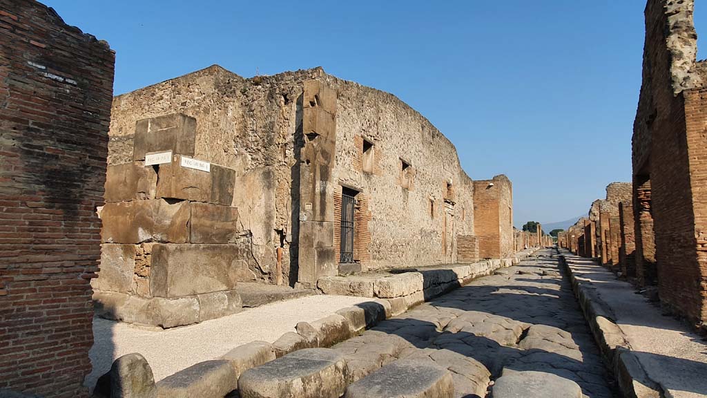 Via Stabiana, west side, December 2018.
Looking north along VII.1, the east side of the Stabian Baths, with entrance at VII.1.14, in centre.
Foto Annette Haug, ERC Grant 681269 DÉCOR
