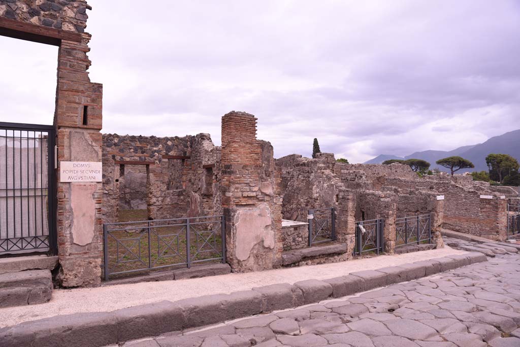 Via Stabiana, east side, Pompeii. October 2019.
Looking south-east towards entrance doorways, from I.4.5, on left, to I.4.1 and Vicolo del Menandro, on right.
Foto Tobias Busen, ERC Grant 681269 DÉCOR.