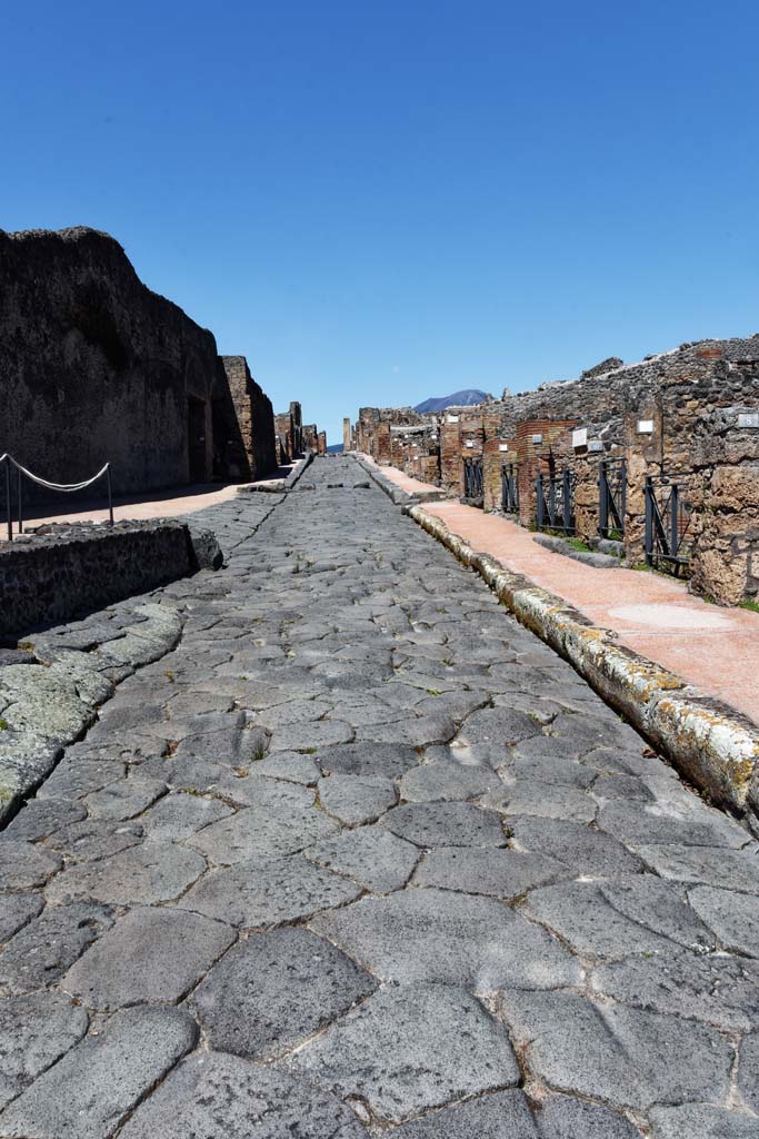 Via Stabiana. April 2021.
Looking north between VIII.7, on left, and I.2, on right. Photo courtesy of Nicolas Monteix.