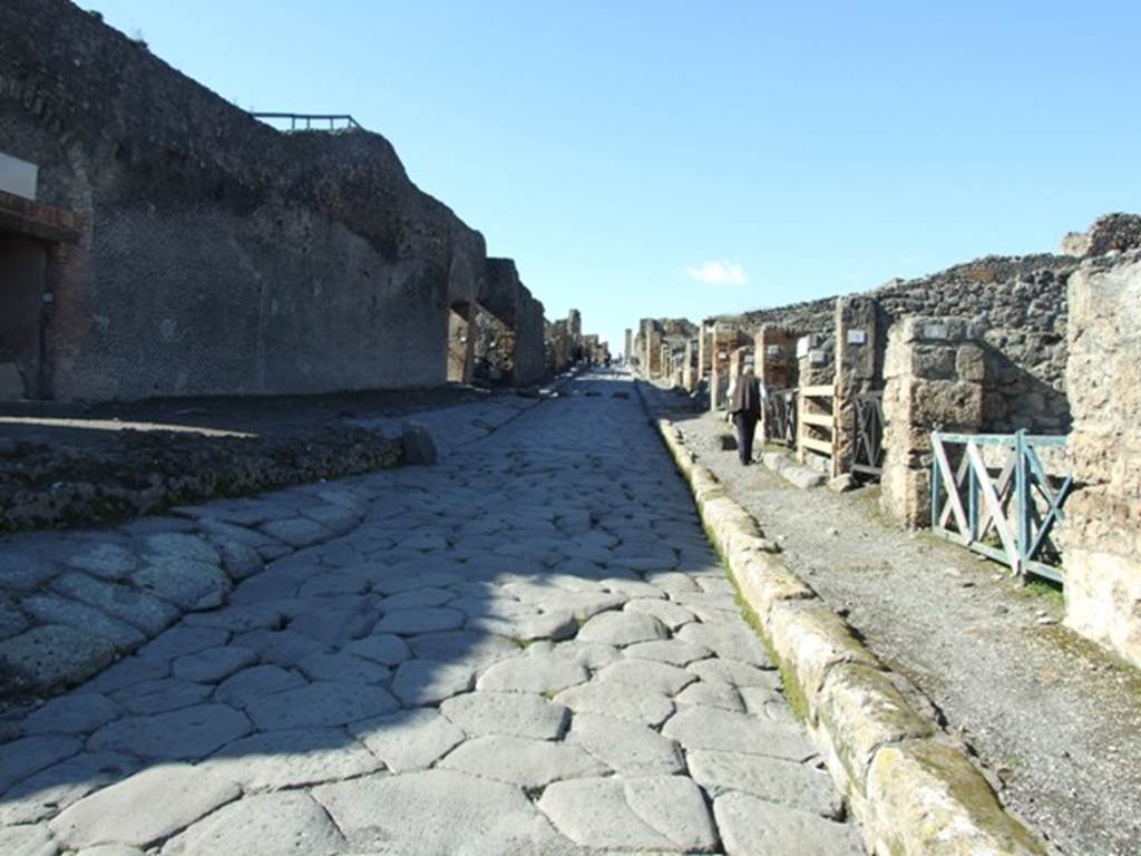 Via Stabiana. March 2009. Looking north between VIII.7 the Theatres and I.2.8.