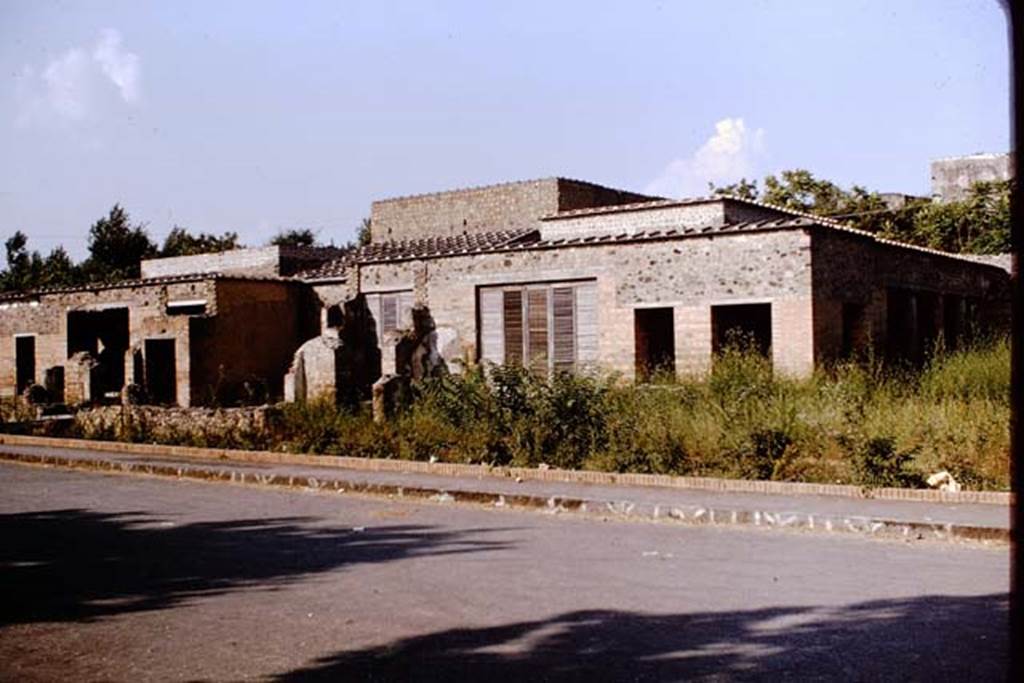 Via Villa dei Misteri, Pompeii. 1964. Looking east from the roadway. Photo by Stanley A. Jashemski.
Source: The Wilhelmina and Stanley A. Jashemski archive in the University of Maryland Library, Special Collections (See collection page) and made available under the Creative Commons Attribution-Non Commercial License v.4. See Licence and use details.
J64f1830
