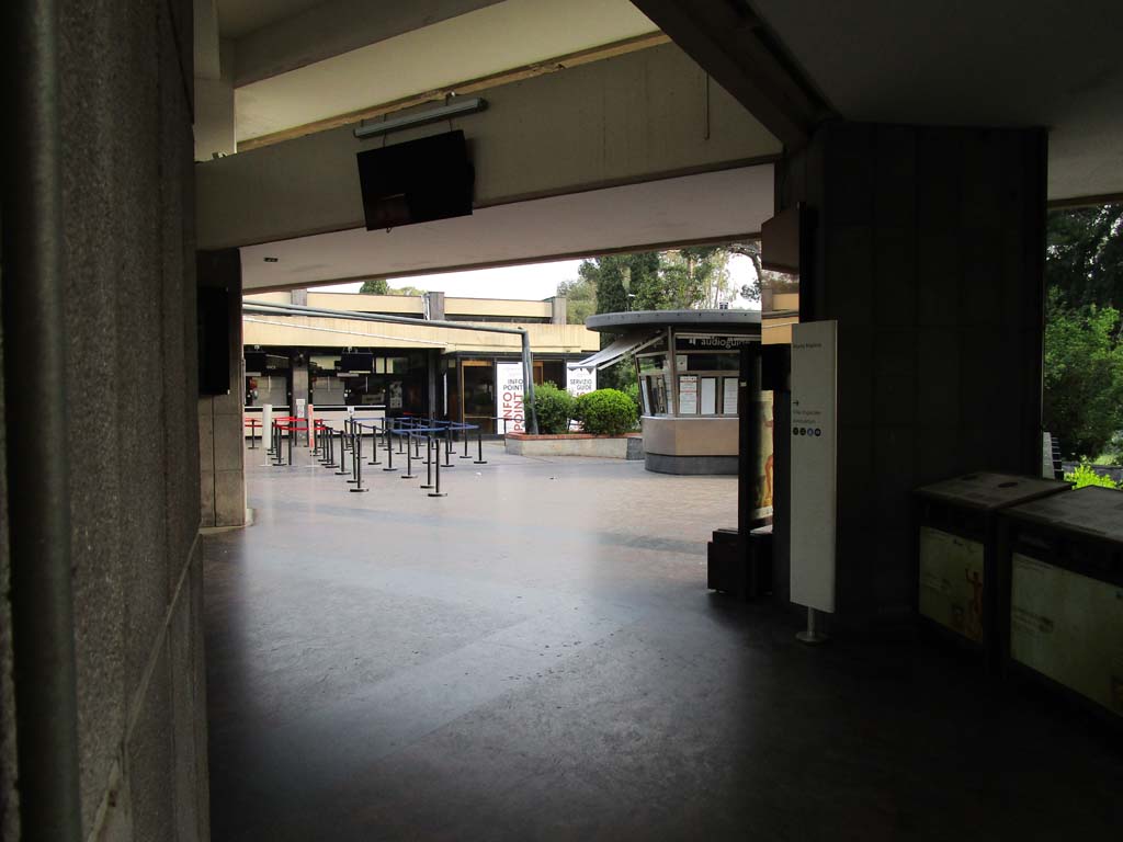 Via Villa dei Misteri, ticket office, April 2019. No queuing - one of the benefits of being first through the doors.
Photo courtesy of Rick Bauer.