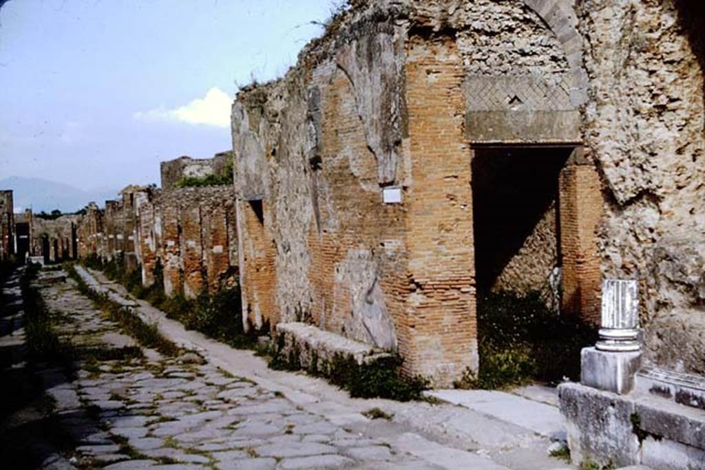 Via degli Augustali, Pompeii. 1964. Looking east. Photo by Stanley A. Jashemski.
Source: The Wilhelmina and Stanley A. Jashemski archive in the University of Maryland Library, Special Collections (See collection page) and made available under the Creative Commons Attribution-Non Commercial License v.4. See Licence and use details.
J64f1321