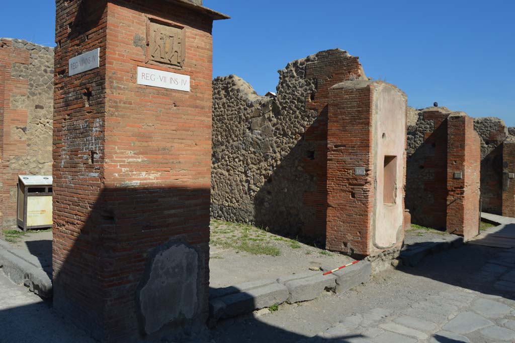 Via degli Augustali, at corner of junction with Via del Foro, on left, Pompeii. October 2017. Looking east towards VII.4.16, 17 and 18.
Foto Taylor Lauritsen, ERC Grant 681269 DÉCOR.