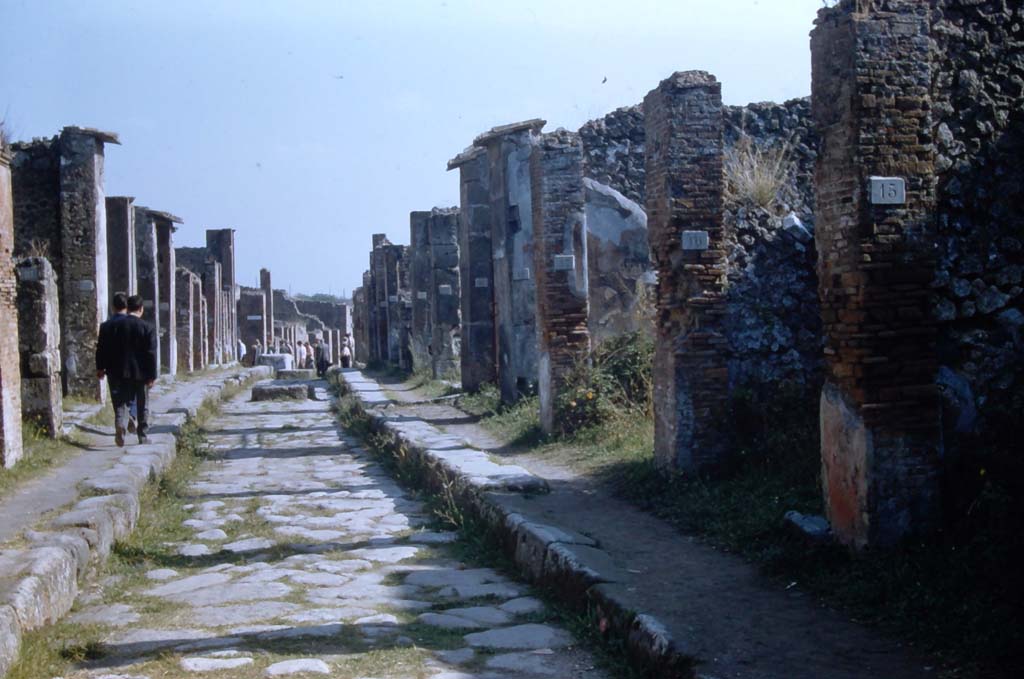 Via degli Augustali, Pompeii. November 1961.
Looking east towards crossroads/junction with Vico Storto and Vicolo di Eumachia. Photo courtesy of Rick Bauer.