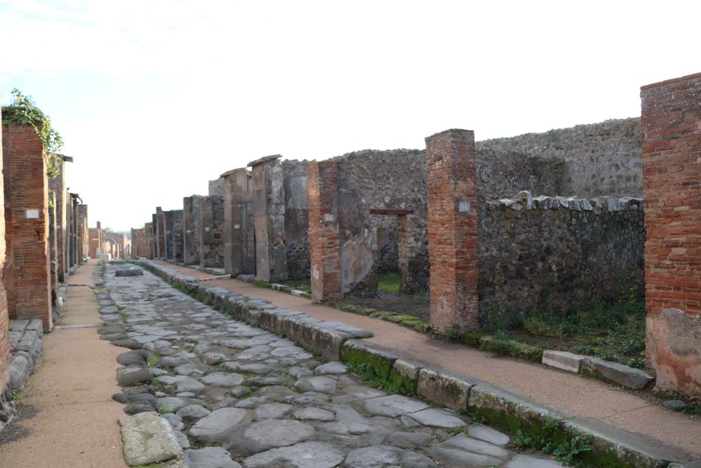Via degli Augustali, south side, Pompeii. December 2018.
Looking east between VII.4, on left, and VII.9.16, on right. Photo courtesy of Aude Durand.