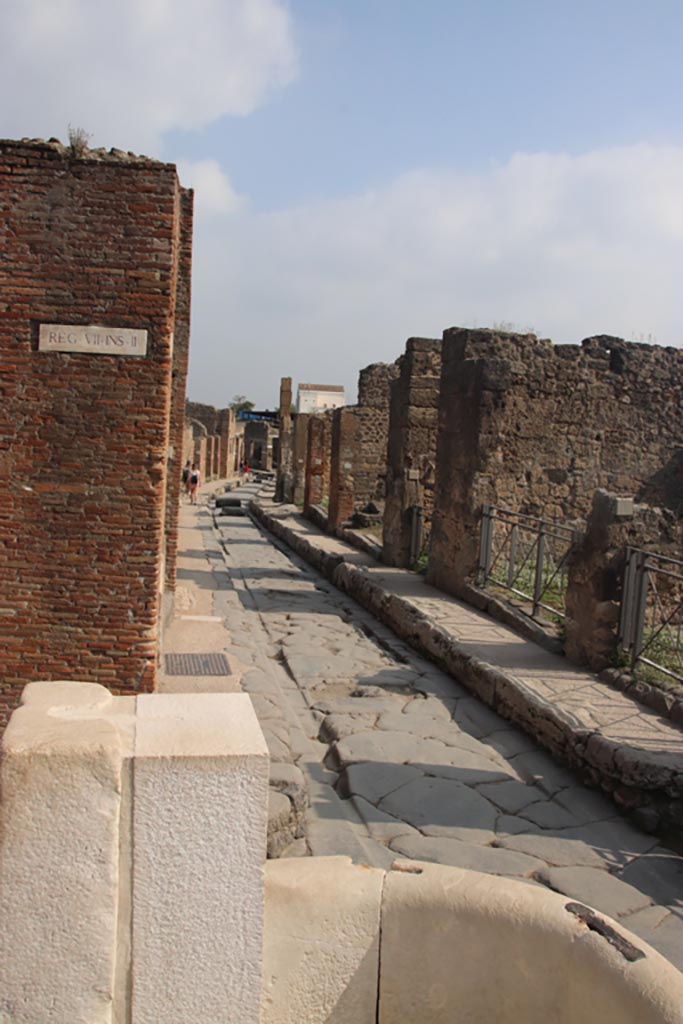 Via degli Augustali, Pompeii. October 2023.
Looking east from fountain outside VII.4.32. Photo courtesy of Klaus Heese.