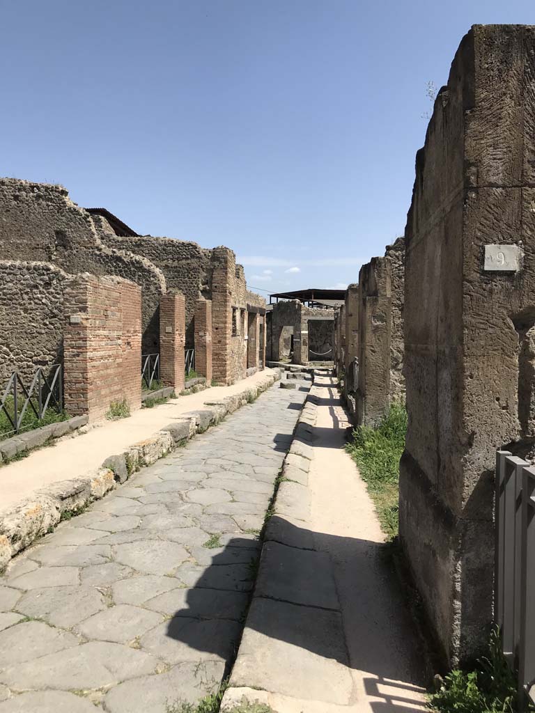 Via degli Augustali between VII.2 and VII.12. April 2019. Looking east from VII.12.9.
Photo courtesy of Rick Bauer.