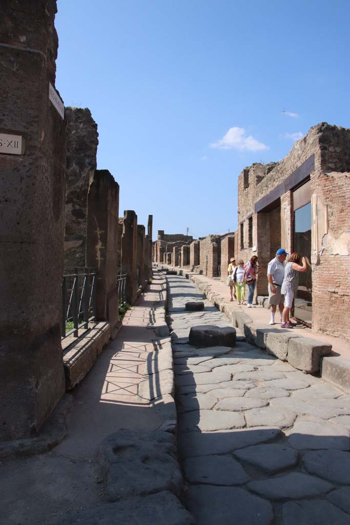 Via degli Augustali, September 2017. Looking west between VII.12.14 and VII.2.46.
Photo courtesy of Klaus Heese.