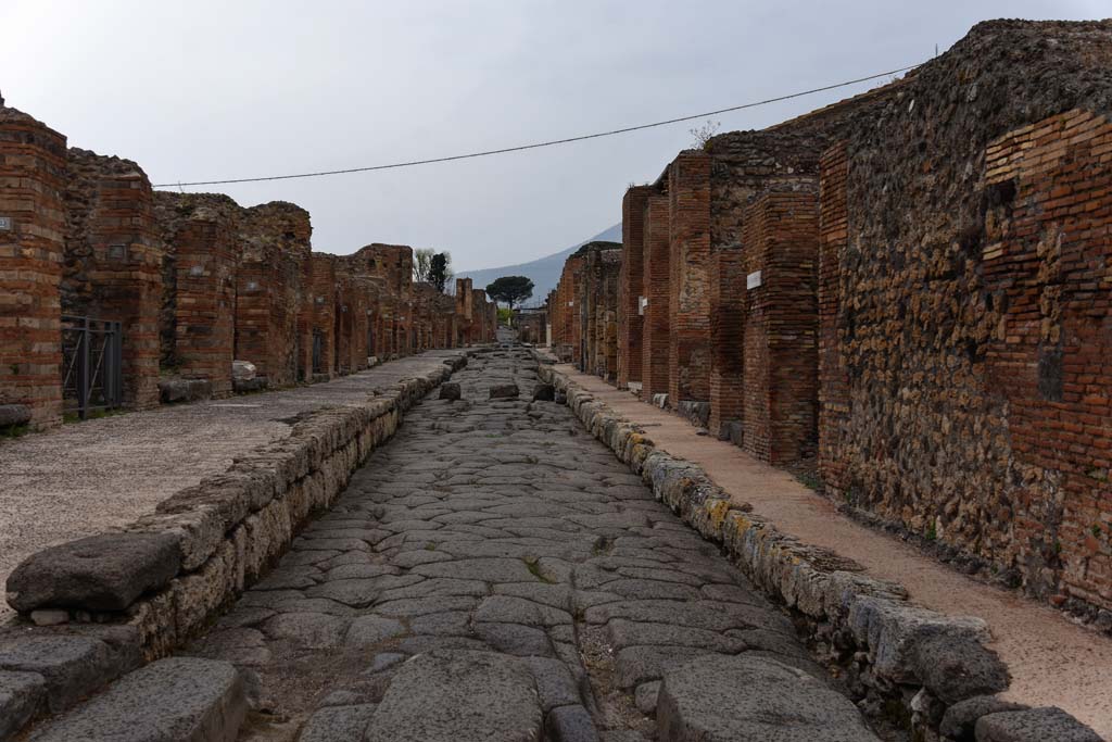 Via Stabiana, between VII.2 and IX.3, Pompeii. April 2021.
Looking north from crossroads with Via degli Augustali (on left) and unnamed vicolo (on right). Photo courtesy of Nicolas Monteix.