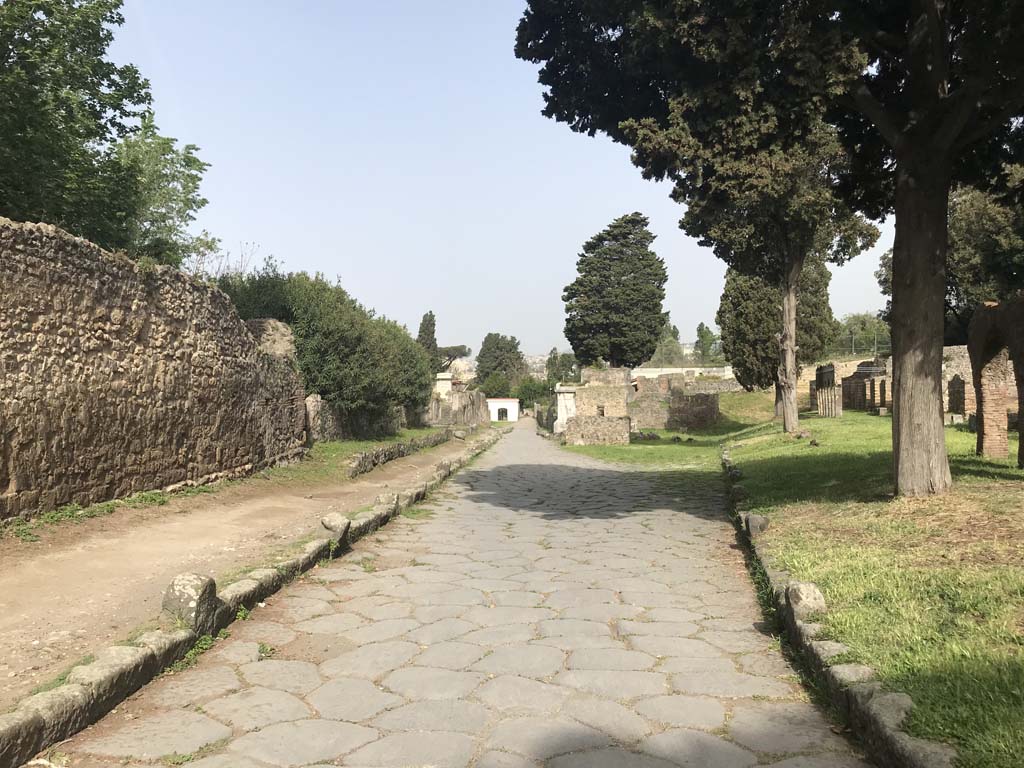 Via dei Sepolcri, Pompeii. April 2019. Looking north from near HGE14/12. Photo courtesy of Rick Bauer.