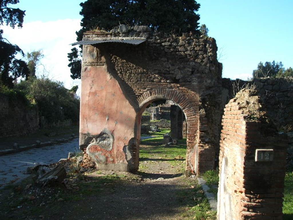 Via dei Sepolcri. East side. Looking north from outside HGE12. December 2004.