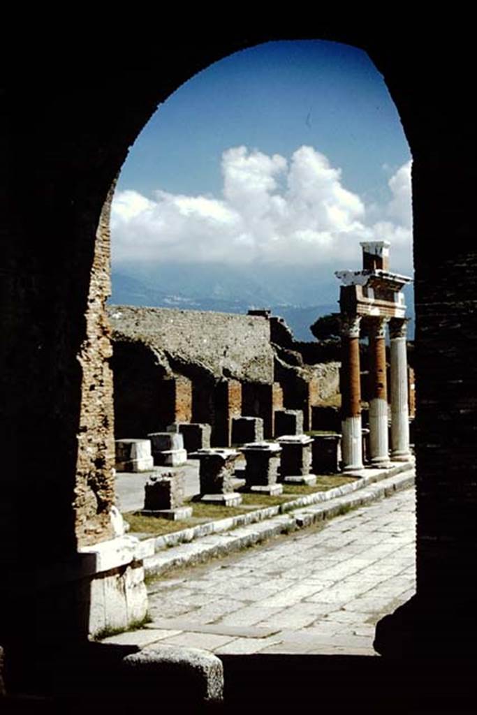 Forum Arch, 1959. Looking south towards entrance to Macellum from Via del Foro. Photo by Stanley A. Jashemski.
Source: The Wilhelmina and Stanley A. Jashemski archive in the University of Maryland Library, Special Collections (See collection page) and made available under the Creative Commons Attribution-Non Commercial License v.4. See Licence and use details.
J59f0096