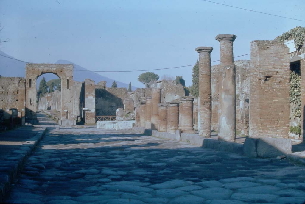Via del Foro, Pompeii. 4th December 1971. Looking north to Arch at junction with Via Mercurio.
Photo courtesy of Rick Bauer, from Dr. George Fay’s slides collection.