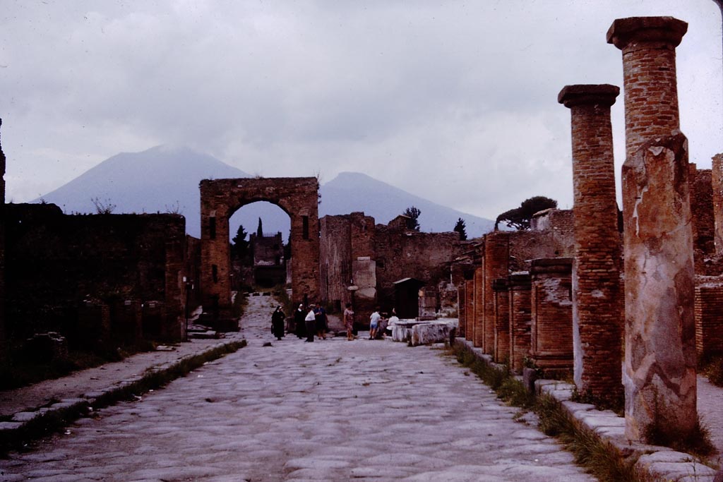Via del Foro, Pompeii. 1964. Looking north. Photo by Stanley A. Jashemski.
Source: The Wilhelmina and Stanley A. Jashemski archive in the University of Maryland Library, Special Collections (See collection page) and made available under the Creative Commons Attribution-Non-Commercial License v.4. See Licence and use details.
J64f1380