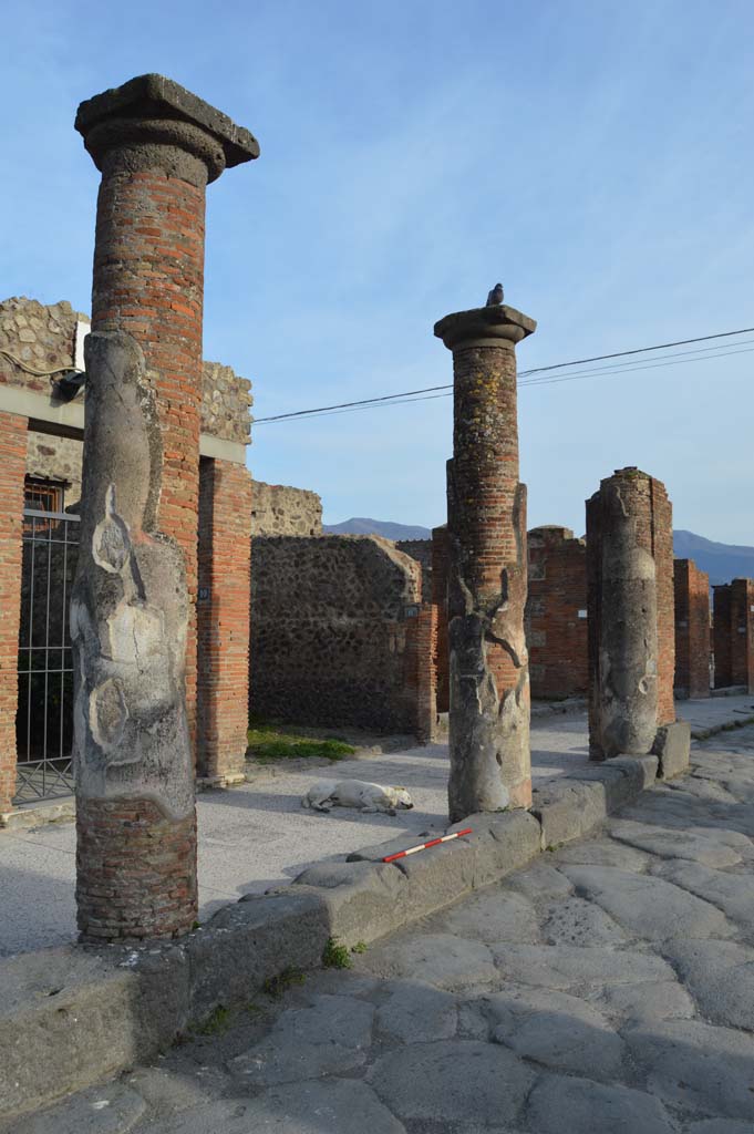 Via del Foro, east side, Pompeii. March 2019.
Looking south-east towards third and second column from south end with pilaster/column at south end, on right, outside VII.4.12.
Foto Taylor Lauritsen, ERC Grant 681269 DÉCOR.