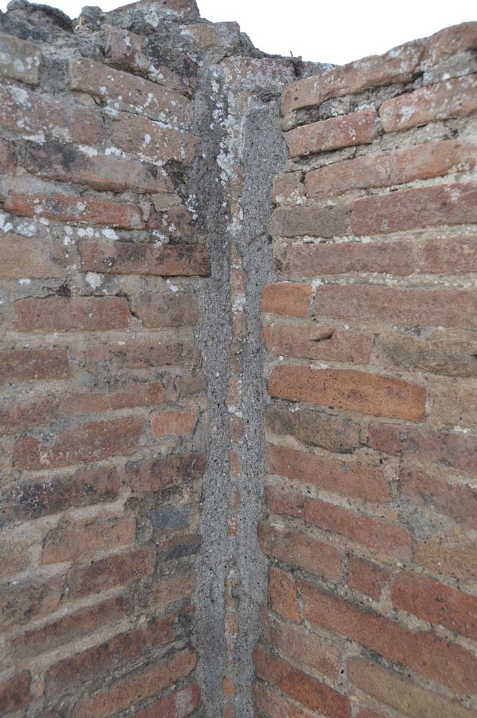 Via del Foro, east side, Pompeii. March 2019.
Detail of upper interior side of pilaster/column at northern end of portico.
Foto Taylor Lauritsen, ERC Grant 681269 DÉCOR.