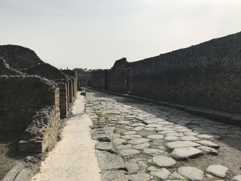 Via del Tempio d’Iside, Pompeii. April 2019. Looking east between VIII.4 and VIII.7, on right.
Photo courtesy of Rick Bauer.