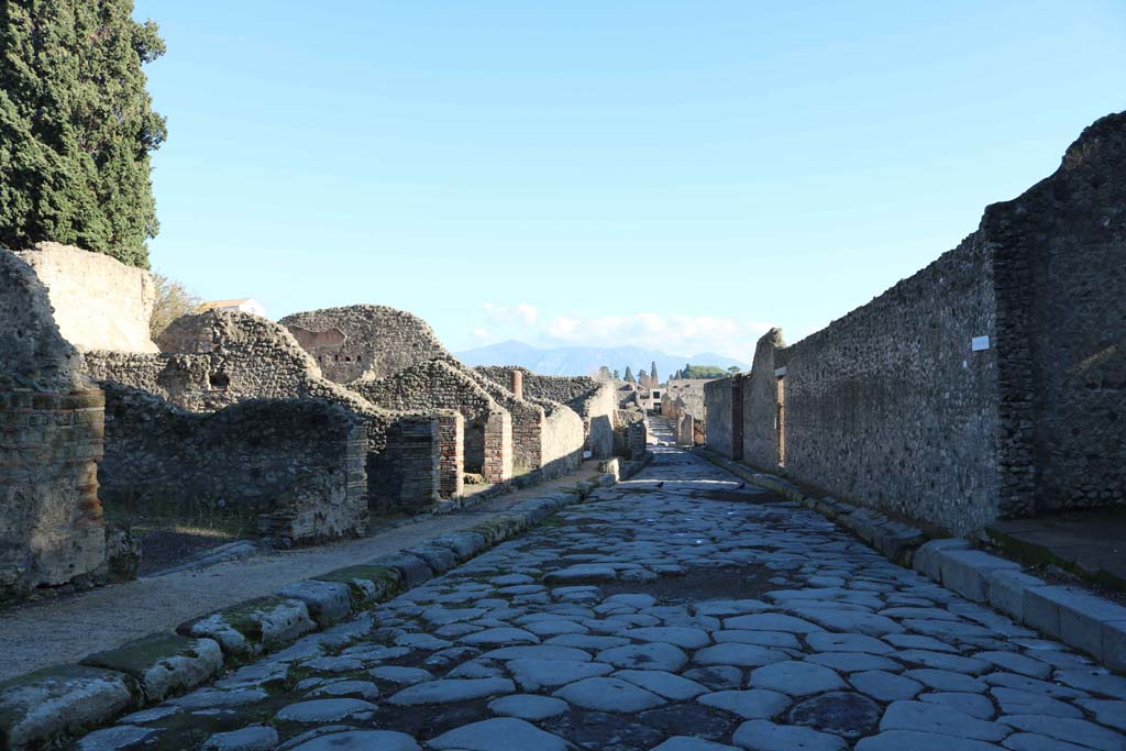 Via del Tempio d’Iside, Pompeii. December 2018.
Looking east towards Vicolo del Menander, in the distance. Photo courtesy of Aude Durand.