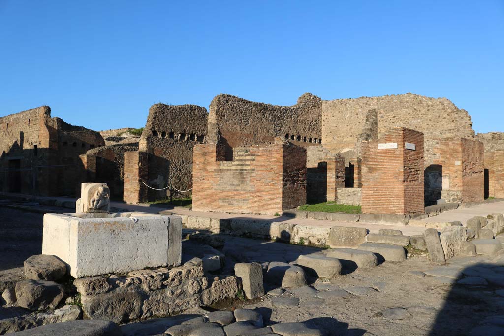 Via del Vesuvio, Pompeii. December 2018.
Looking north-east towards V.1.1/32 on the east side of the junction with Via del Vesuvio, and Via di Nola, on right. Photo courtesy of Aude Durand.