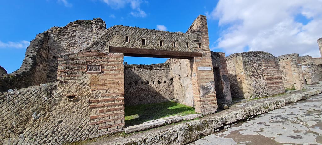 Via del Vesuvio, west side, Pompeii. April 2022.
Looking towards entrance doorway at VI.14.28, in centre. Photo courtesy of Giuseppe Ciaramella.